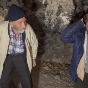 Mağarada yaşamaya başladı! 83 yaşındaki baba, oğlu i&ccedil;in yola d&uuml;şt&uuml;