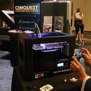 3D yazıcı g&ouml;r&uuml;c&uuml;ye &ccedil;ıktı