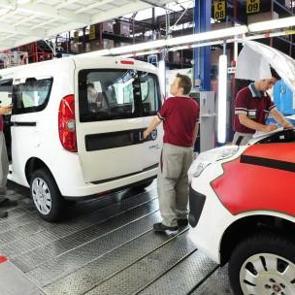 6 bin 500 &ccedil;alışanına tam altın dağıttı!