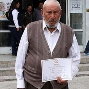 83 yaşında muhtar oldu