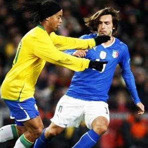 Resmen a&ccedil;ıklandı! Pirlo ve Ronaldinho bombası!