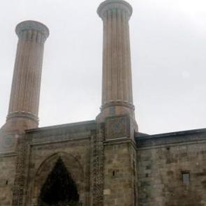 &Ccedil;ifte Minareli Medrese'de 64 yeni Allah lafzı