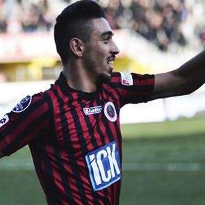 "&Ouml;zellikle kulaklarımı Sergen'e benzetiyorlar"