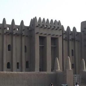 İşte d&uuml;nyanın en b&uuml;y&uuml;k kerpi&ccedil; camisi