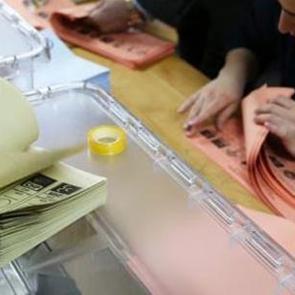 Bir il&ccedil;ede daha se&ccedil;imler iptal!