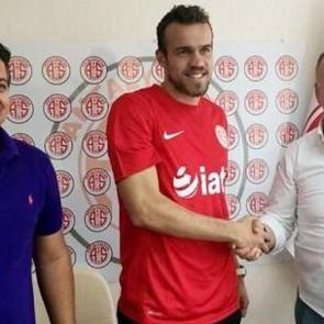Antalyaspor Chico ile imzaladı
