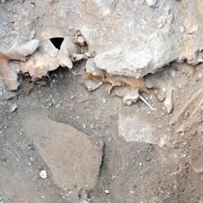 Mayalardan kalma 1400 yıllık mezar bulundu