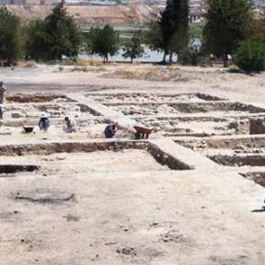 Arkeolojik kazılarda yeni şehir ve iskeletler &ccedil;ıktı