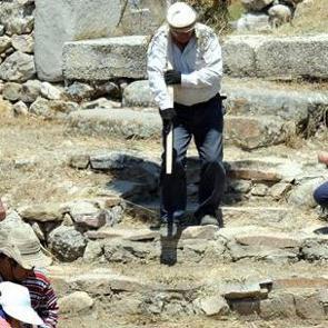 Asırlık kazılarda heyecanlandıran buluş