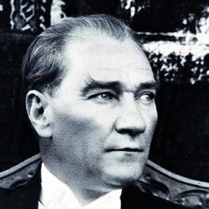 Atatürk'ü şeyh çocukları korurdu