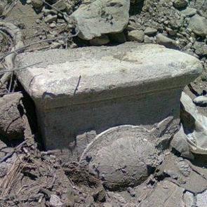 Atık su kanalında &ccedil;ocuk lahdi buldular