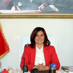 Aydın'ın kadın başkanı mazbatasını aldı