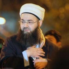 C&uuml;bbeli Hoca: Bu şarkıları s&ouml;yleyenler cehennemlik