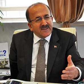 Başkan G&uuml;mr&uuml;k&ccedil;&uuml;oğlu zirvede