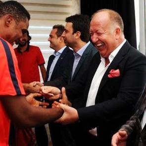 Başkandan Eto'o'ya bayram har&ccedil;lığı!