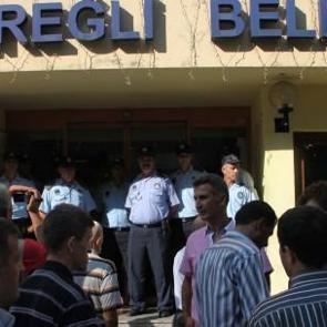 Bir g&uuml;nl&uuml;k başkan ortalığı karıştırdı 