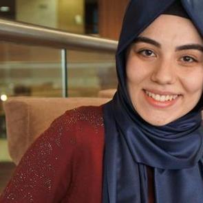 Ben başörtülü olduğum için burada değilim