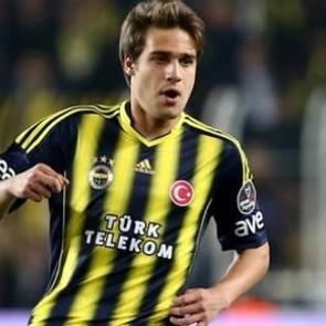 Bu kez Bursa, F.Bah&ccedil;e'den kaptı! 4 yıllık imza