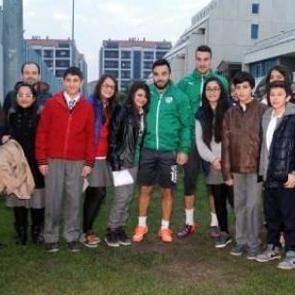 Bursaspor antrenmanını &ouml;ğrenciler izledi
