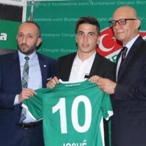 Bursaspor Josue&rsquo;ye imzayı attırdı
