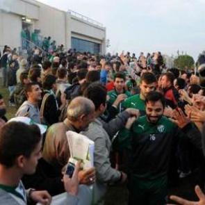 Bursaspor'a meşaşleli karşılama!