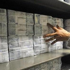 Merkez'in rezervleri 121 milyar dolara d&uuml;şt&uuml;