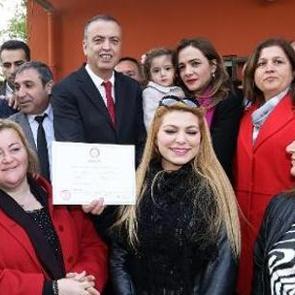 CHP'li İlgezdi ikinci kezı mazbatasını aldı