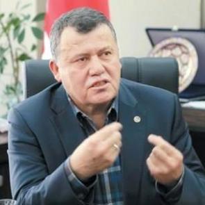 Cirit: İradesini ipotek ettiren hukukçu olamaz!