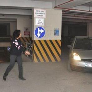 &Ccedil;ok katlı otoparkta yangın paniği