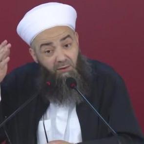C&uuml;bbeli hoca kızdı: Bana hocalık taslama