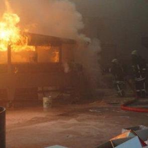 Denizli'de bir kuruyemiş fabrikasında yangın