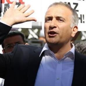 Ekrem Dumanlı i&ccedil;in harekete ge&ccedil;ildi