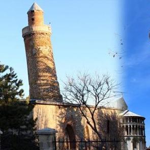 Elazığ'daki minare Pisa Kulesi'nden daha eğik
