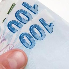 Emekli maaşını taşıyana 300 lira verecek