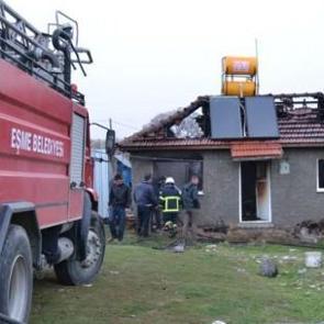 Engelli &ccedil;iftin evi yandı