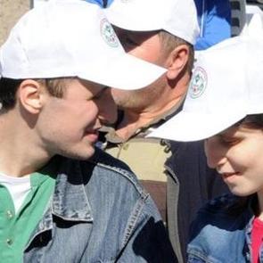 Engellileri golf aracı taşıyor