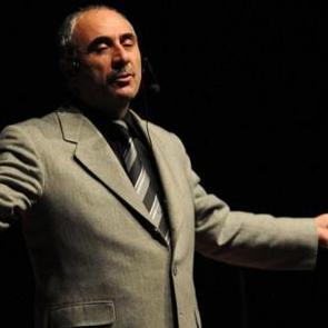 Erdoğan'ın şiirlerini okuduğu isim Merkez'e girdi