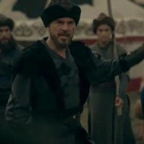 Ertuğrul Kayı bayrağını yerde bırakmadı