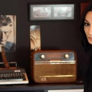 Esra El&ouml;n&uuml; Zereycan'ı kendi fotoğrafıyla rezil etti
