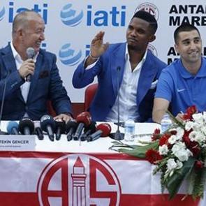 Eto&rsquo;o Antalyaspor&rsquo;a imzayı attı
