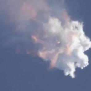 Falcon 9 roketi havada infilak etti