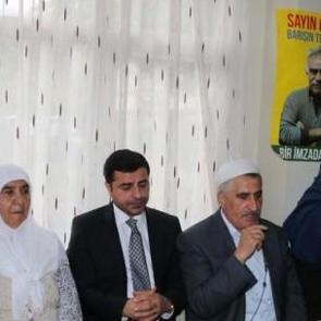 H&uuml;rriyet, Demirtaş'ın arkasındaki &Ouml;calan'ı gizledi