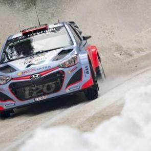 Hyundai i20 WRC podyuma &ccedil;ıktı