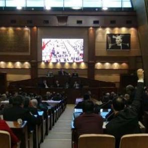 İBB Meclisi'nde CHP'yi b&ouml;len tartışma!