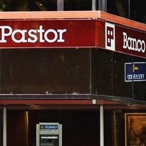 İki banka y&ouml;neticisine şok su&ccedil;lama!