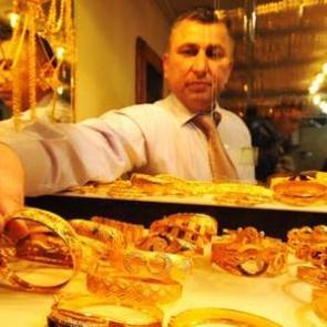 Altın, 1.250 dolar &uuml;zerinde tutunmaya &ccedil;alışıyor