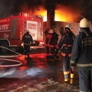 İstanbul'da t&uuml;l fabrikasında yangın