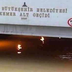 İzmir sular altında kaldı! Halk isyan etti