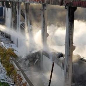 İzmir'de mum fabrikasında yangın