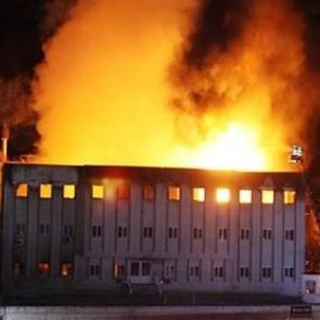 İzmir'de yağ fabrikasında yangın!